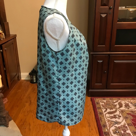 Ann Taylor LOFT Sleeveless Top Size Small - Picture 3 of 4